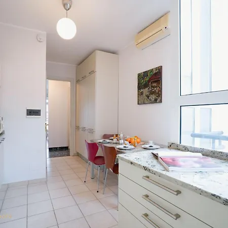 Center Apartment, Sea View & Terrace Appartement