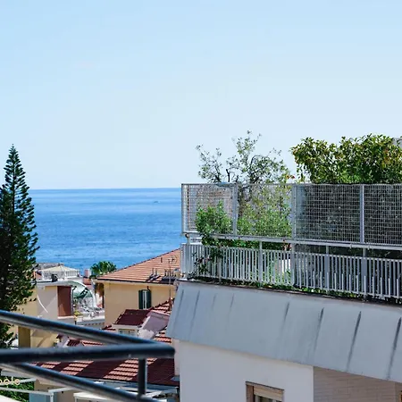 Center Apartment, Sea View & Terrace דירה סנרמו