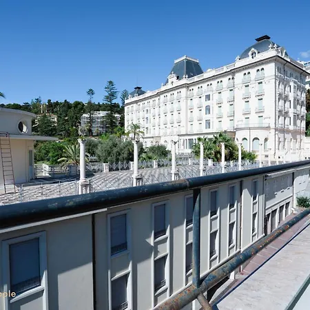 Center Apartment, Sea View & Terrace דירה סנרמו
