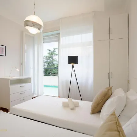 Center Apartment, Sea View & Terrace סנרמו